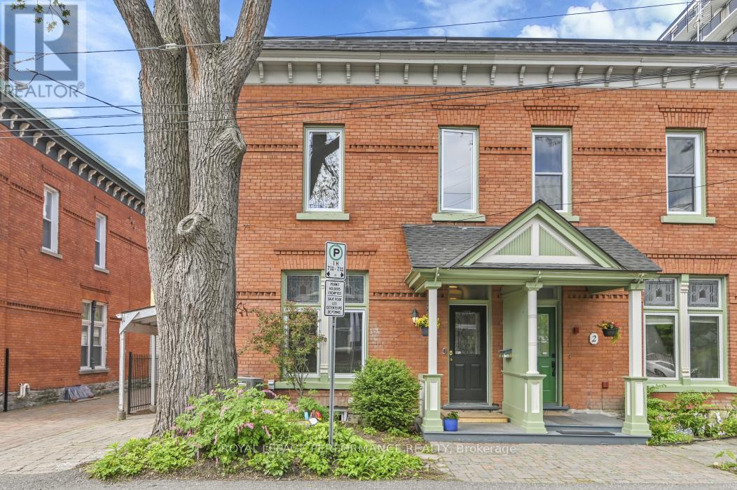 4 HARTINGTON PLACE, Ottawa, Ontario