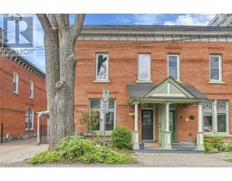 4 HARTINGTON PLACE, Ottawa, Ontario