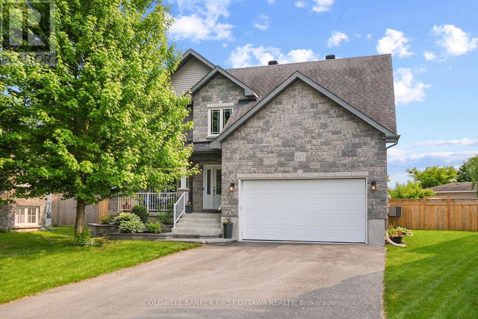 24 PROVOST STREET, North Stormont, Ontario