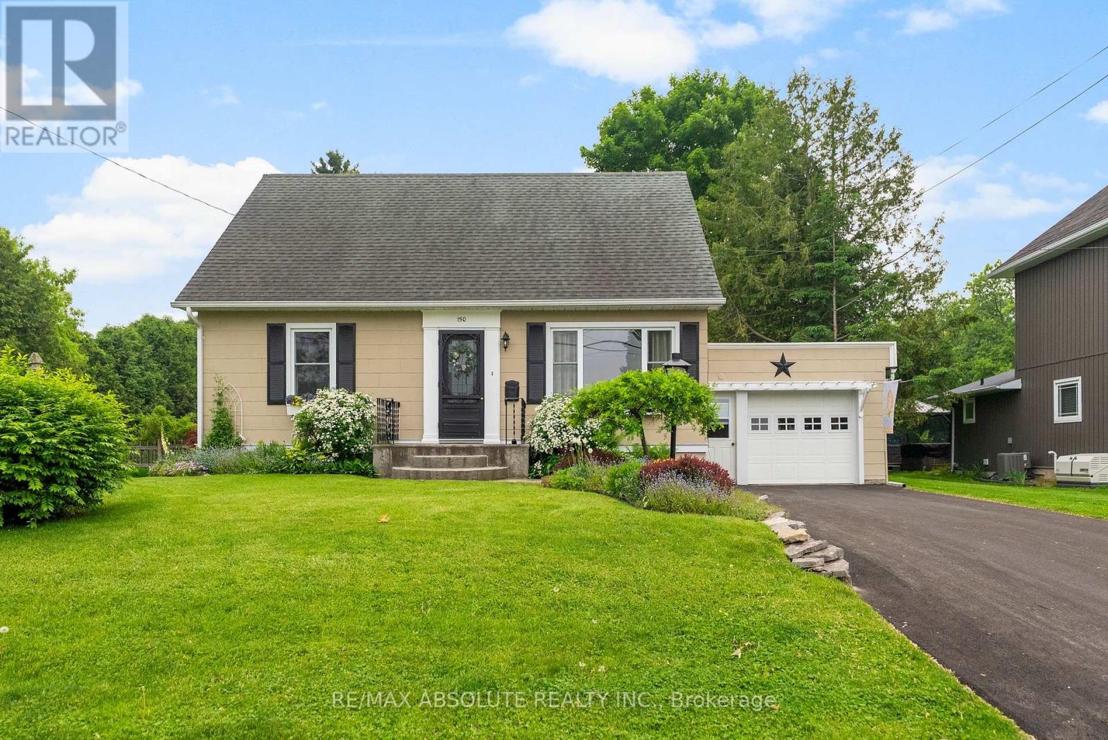 150 POOLE STREET, McNab/Braeside, Ontario