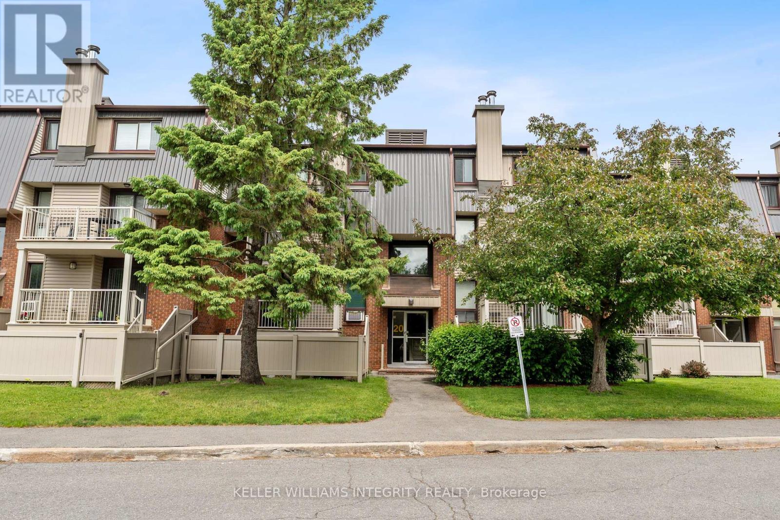 4 - 20 SWEETBRIAR CIRCLE, Ottawa, Ontario