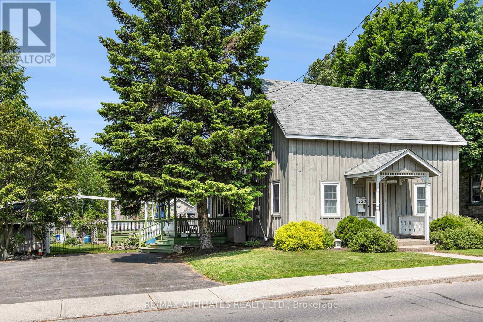 122 CHAMBERS STREET, Smiths Falls, Ontario