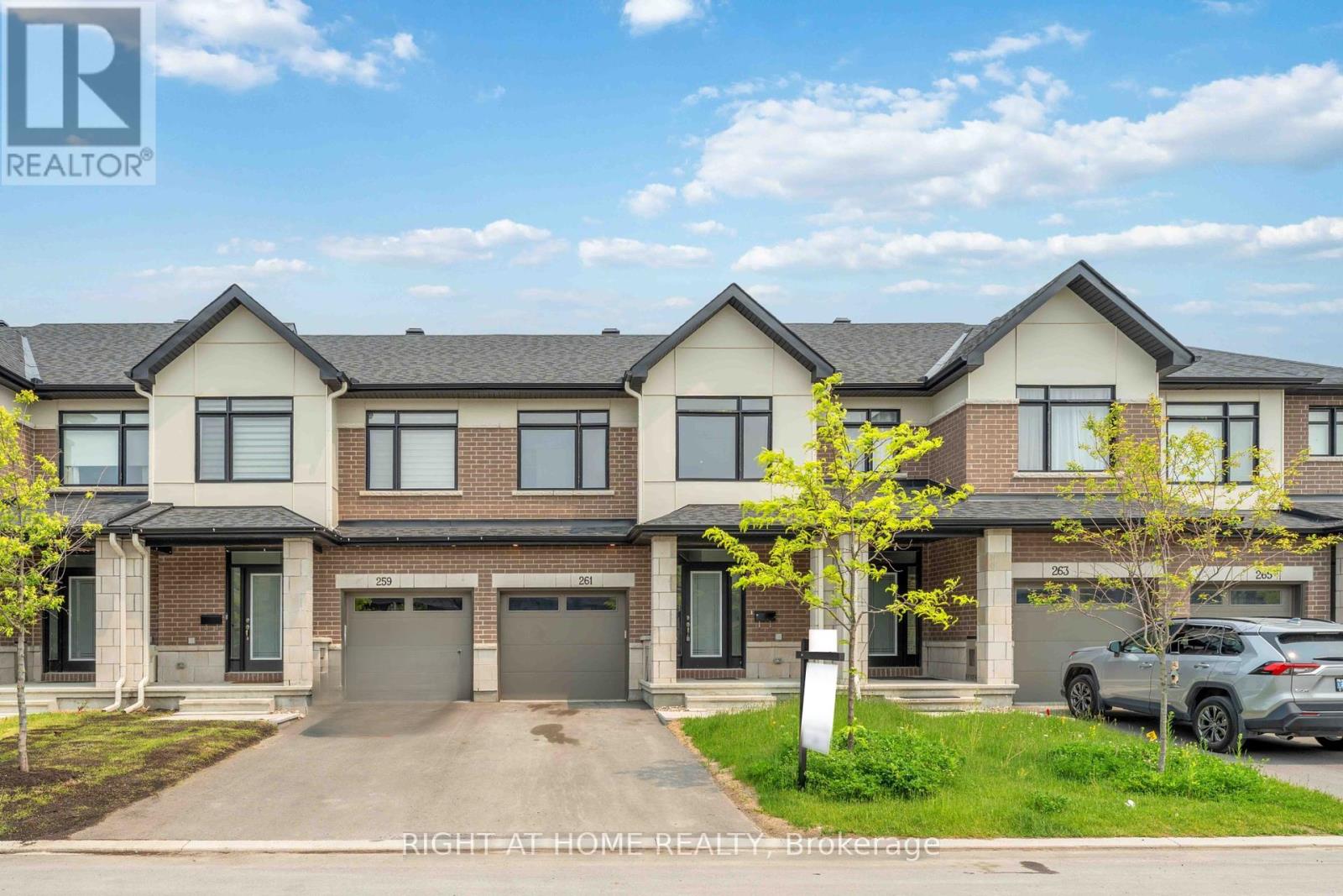 261 FINSBURY AVENUE, Ottawa, Ontario