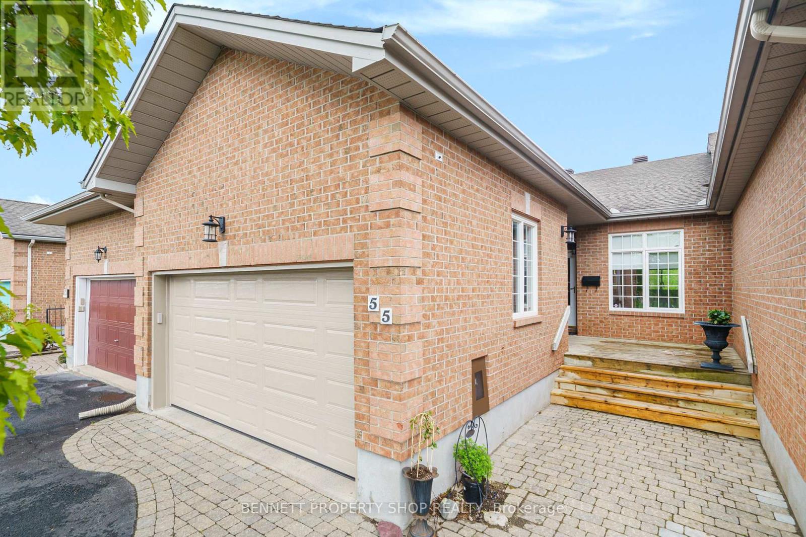 55 EILEEN CRESCENT, Ottawa, Ontario