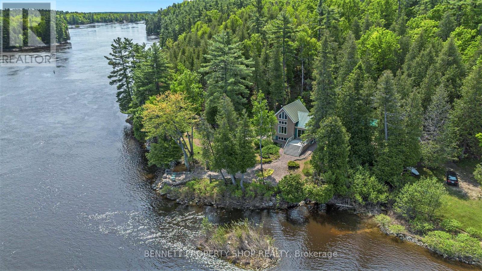 33 BURTON LANE, Horton, Ontario