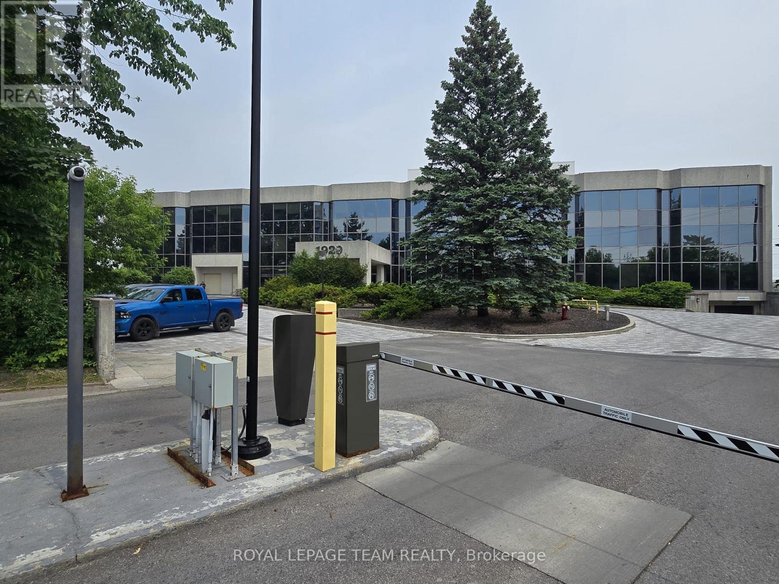 200 - 1929 RUSSELL ROAD, Ottawa, Ontario