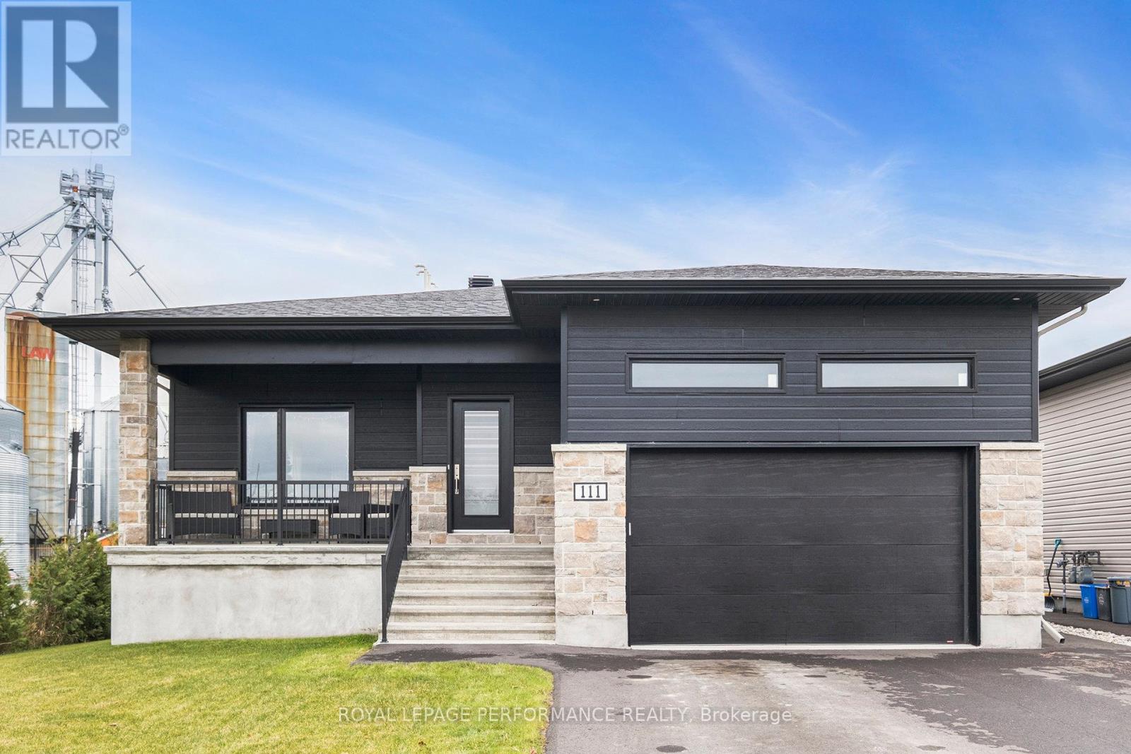 111 CHATEAUGUAY STREET, Russell, Ontario
