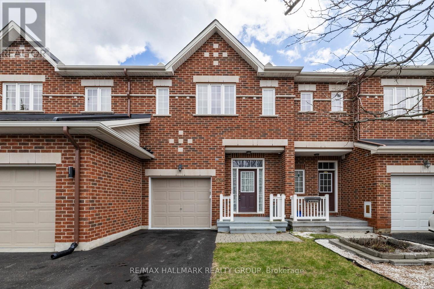 202 WAYMARK CRESCENT, Ottawa, Ontario