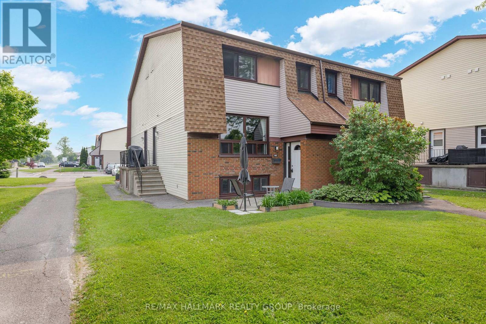 B - 14 WOODVALE GREEN, Ottawa, Ontario