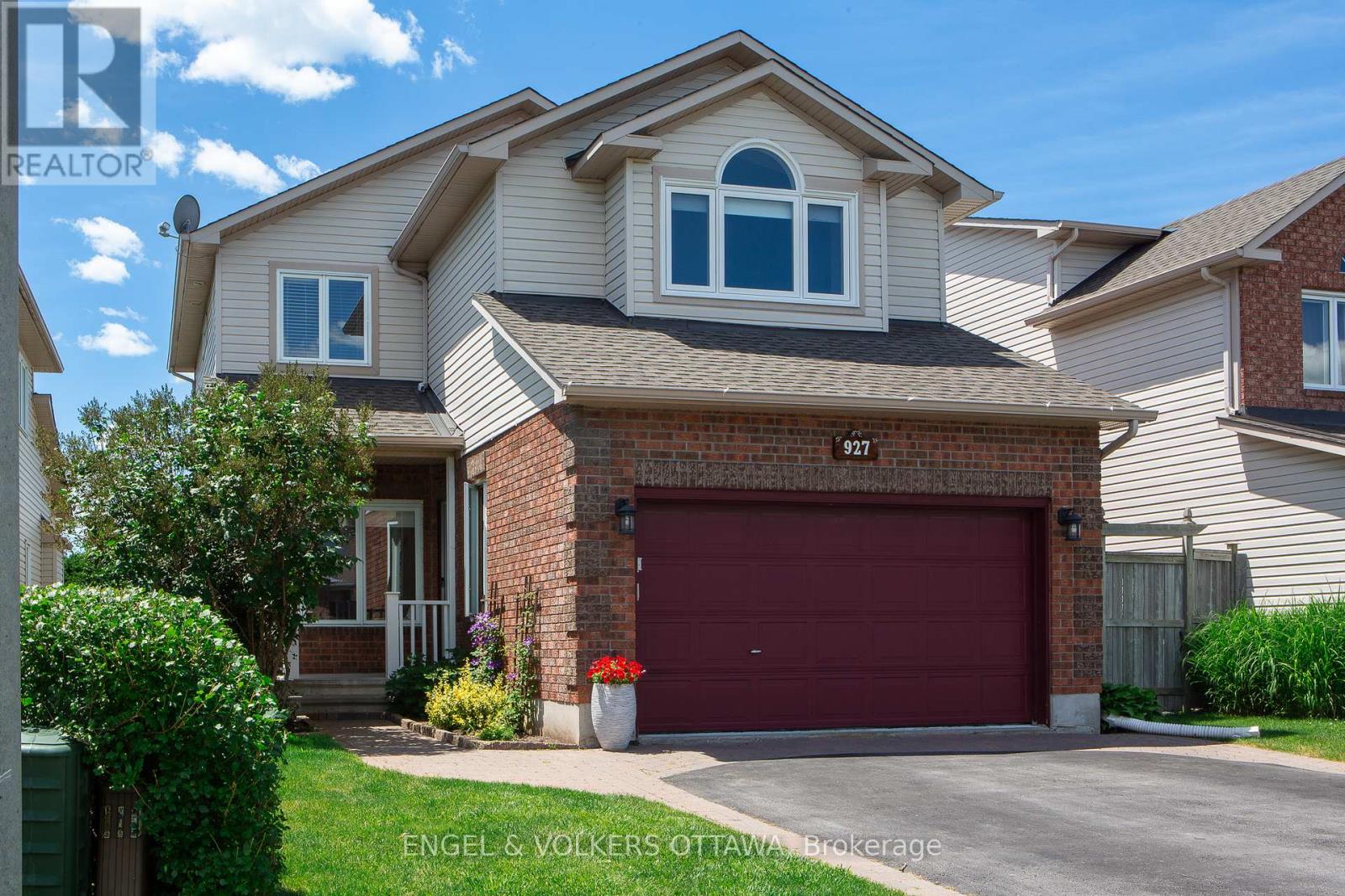 927 COMO CRESCENT, Ottawa, Ontario