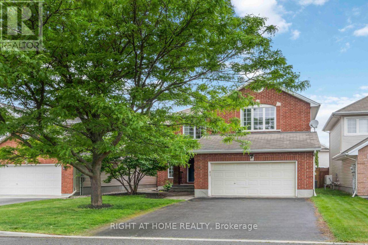 208 JANET WAY, Ottawa, Ontario