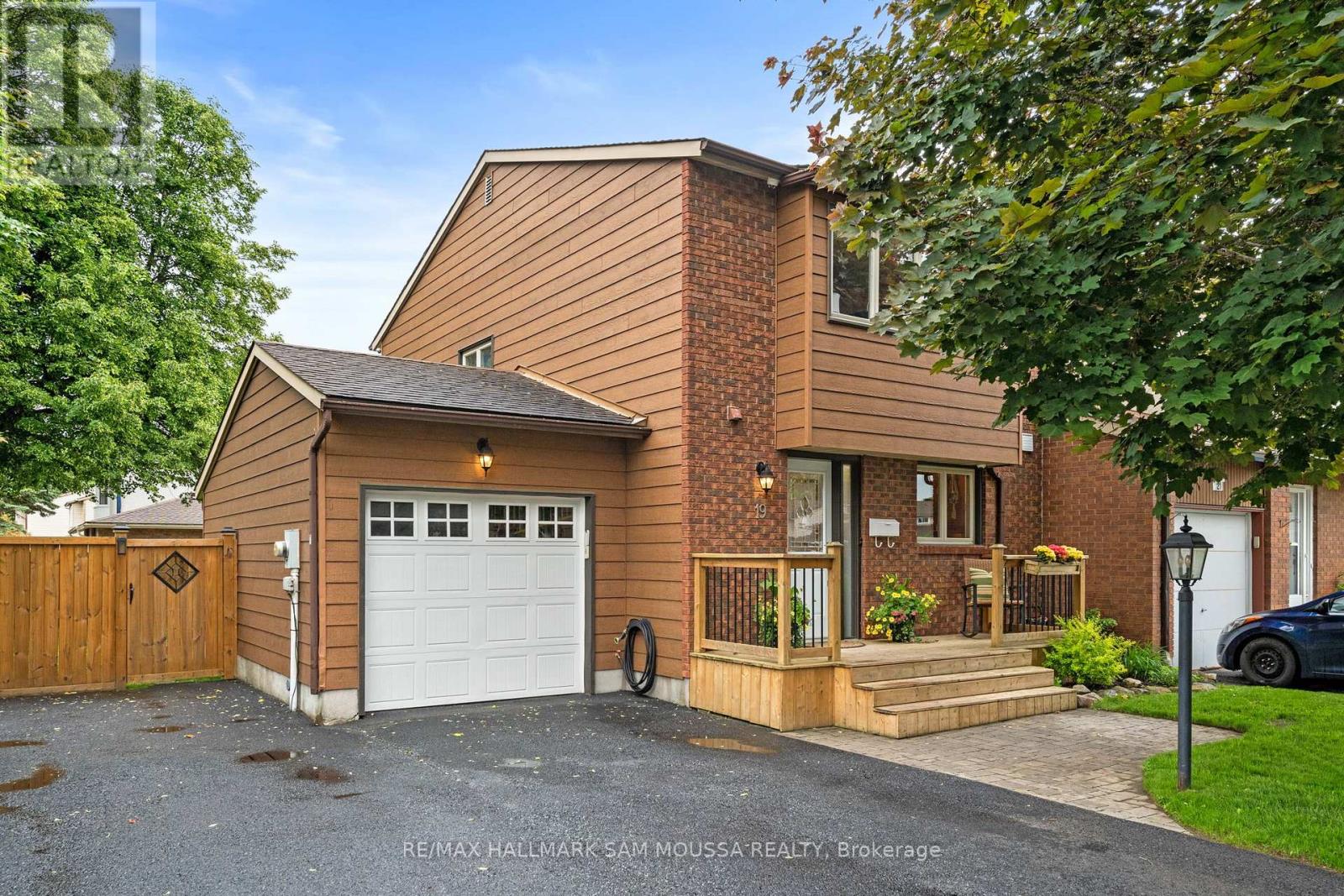 19 BERKSHIRE WAY, Ottawa, Ontario