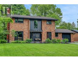 8 KINGSFORD CRESCENT, Ottawa, Ontario
