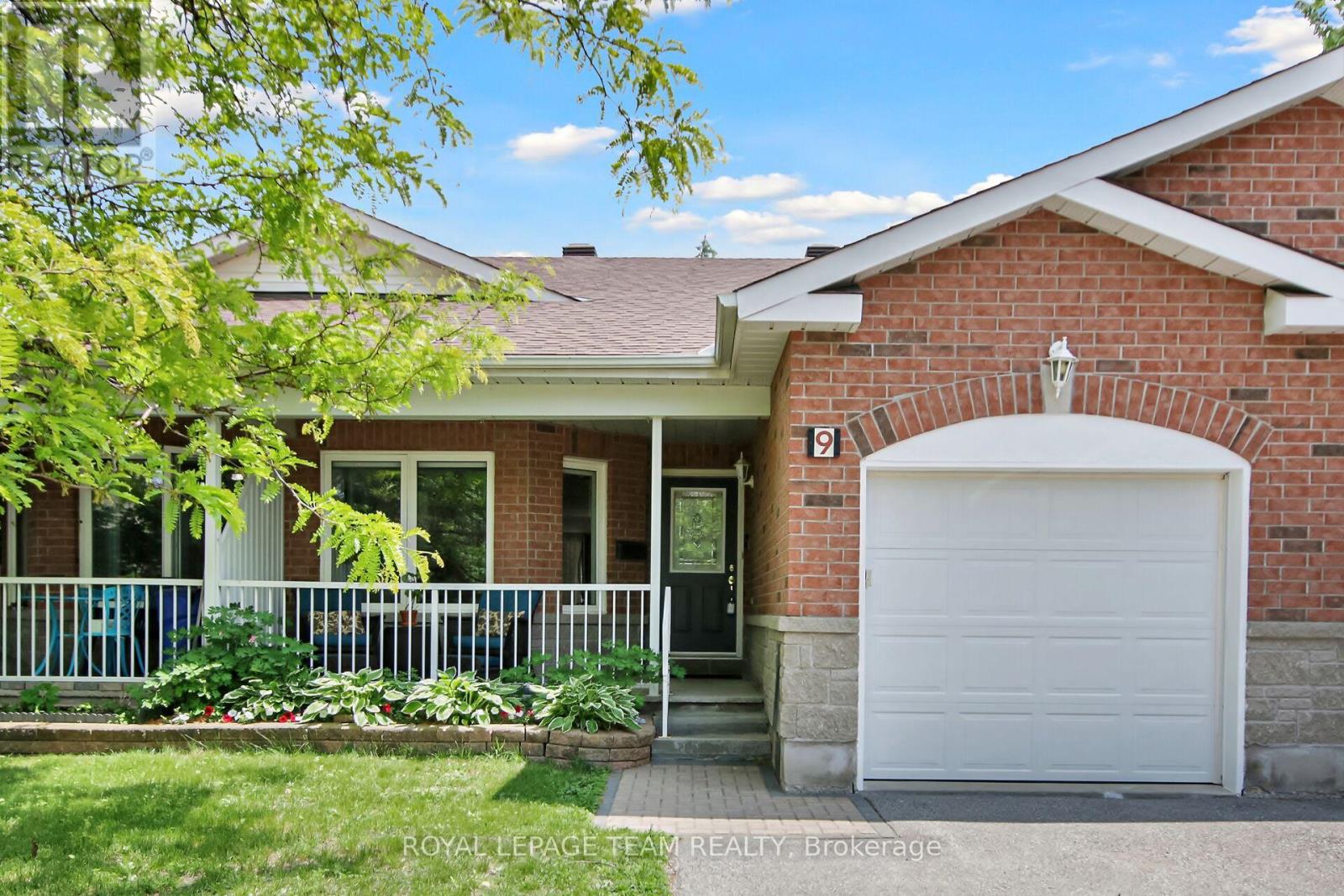 9 WEAVER CRESCENT, Ottawa, Ontario