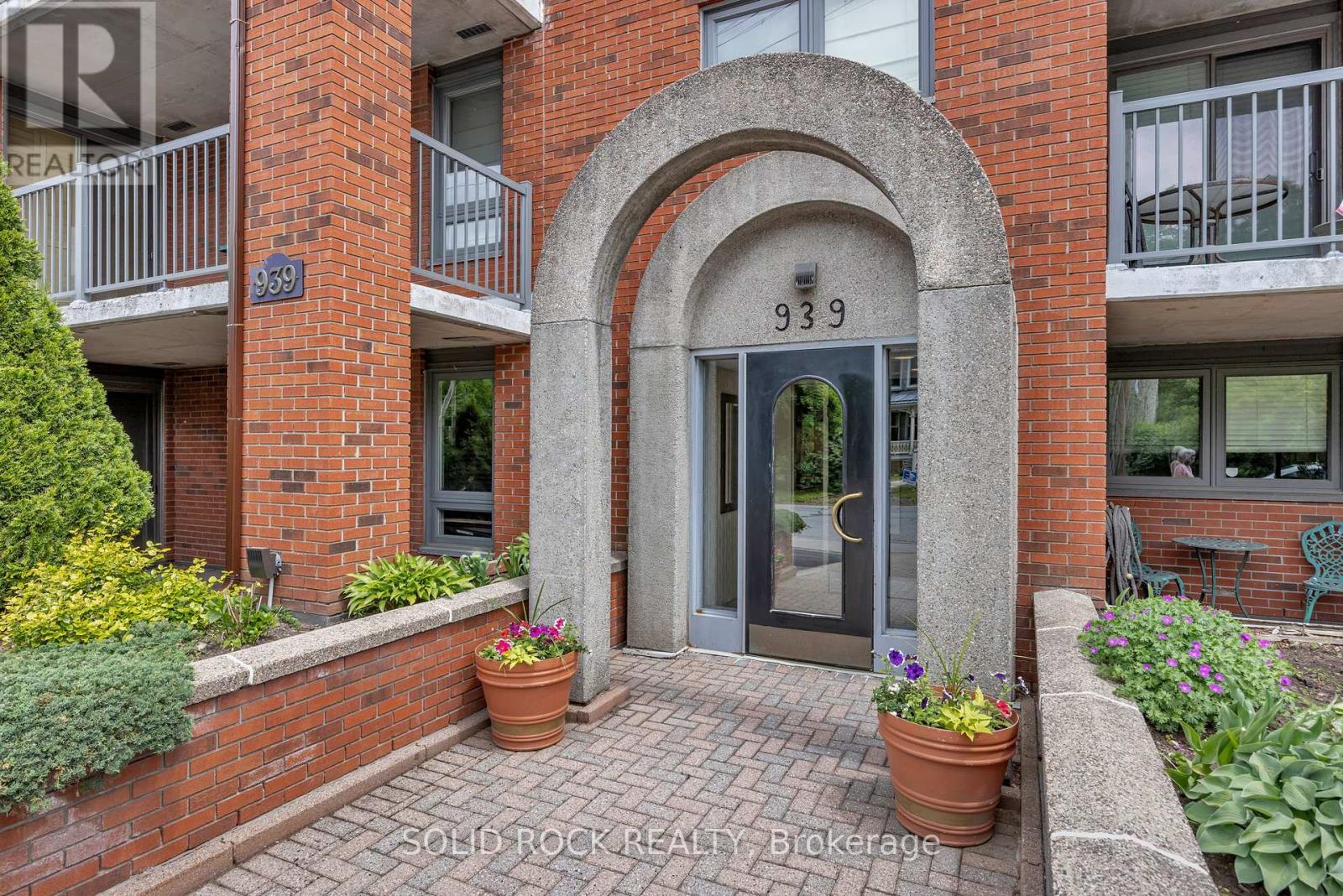 302 - 939 NORTH RIVER ROAD, Ottawa, Ontario