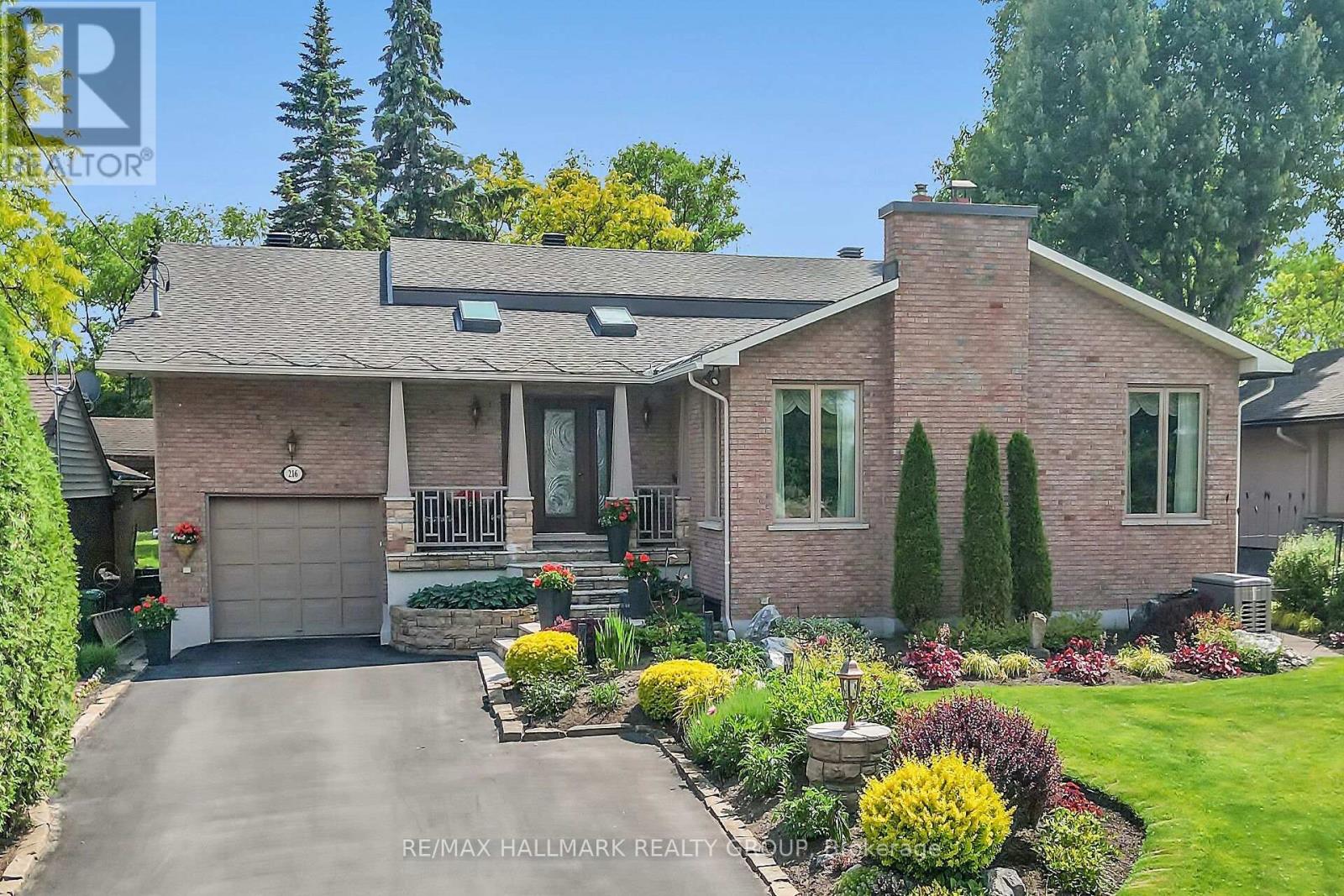 216 GRANDVIEW ROAD, Ottawa, Ontario