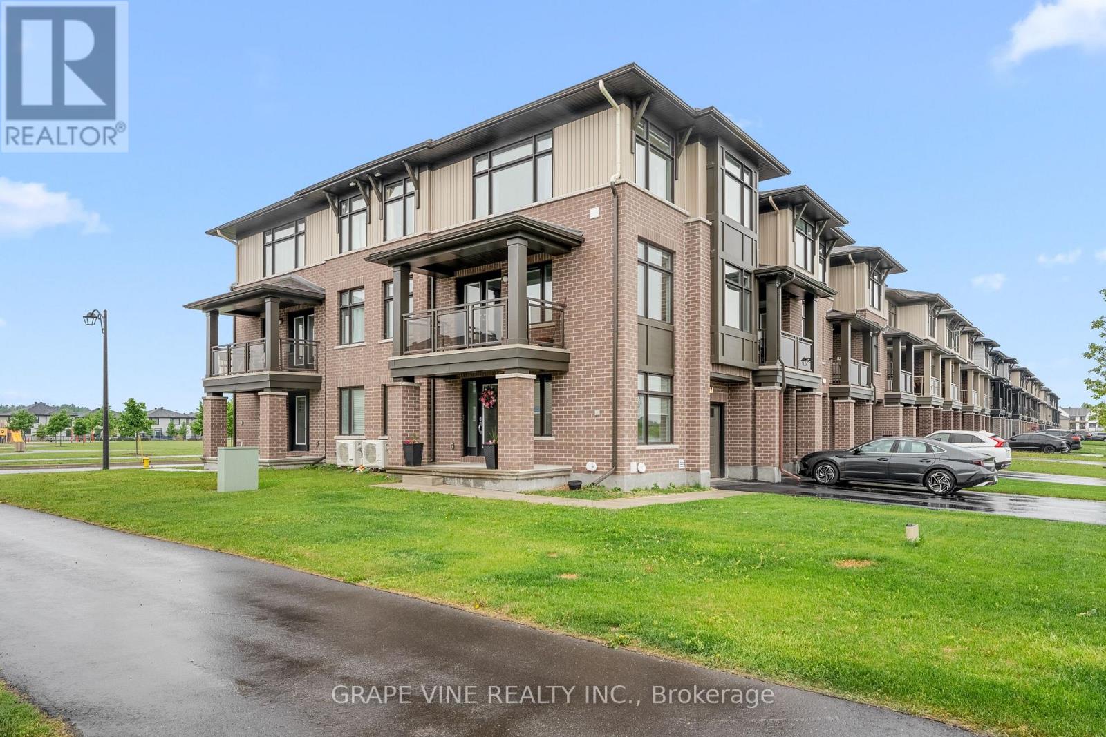 60 VERGLAS LANE, Ottawa, Ontario
