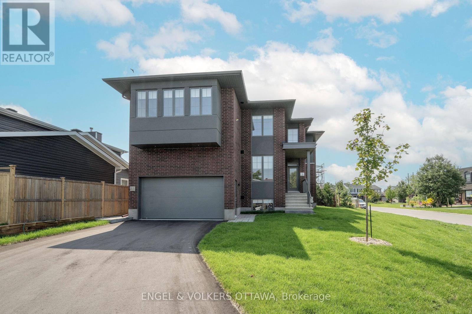 5 WINLOCK CRESCENT, Ottawa, Ontario