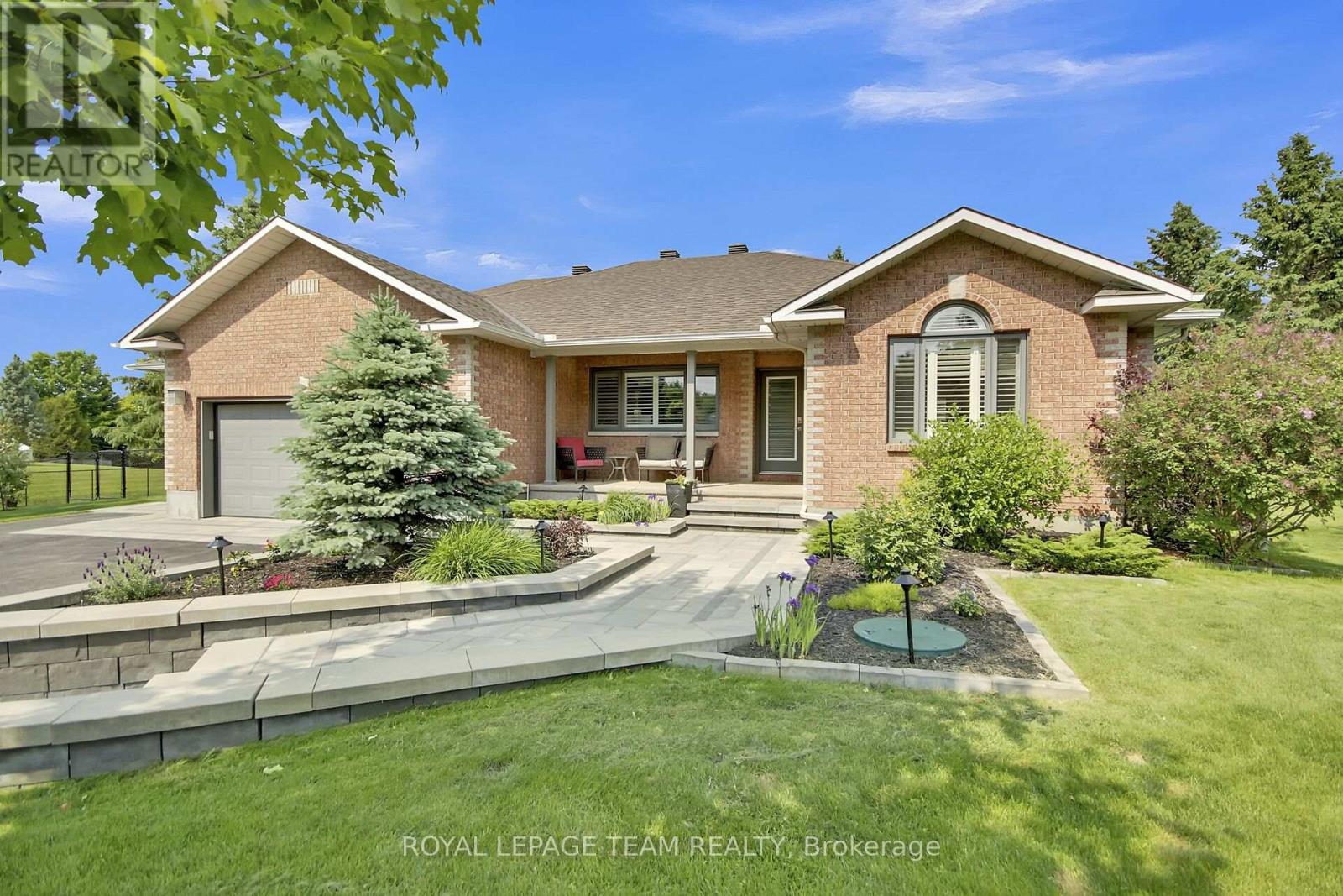8 RICHLAND DRIVE, Ottawa, Ontario