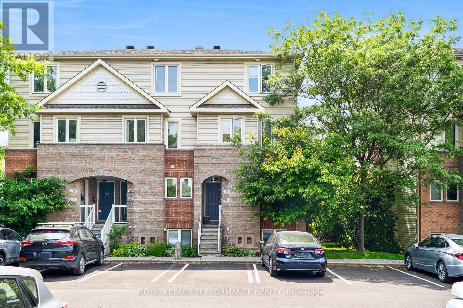 25 - 96 STRATHAVEN PRIVATE, Ottawa, Ontario