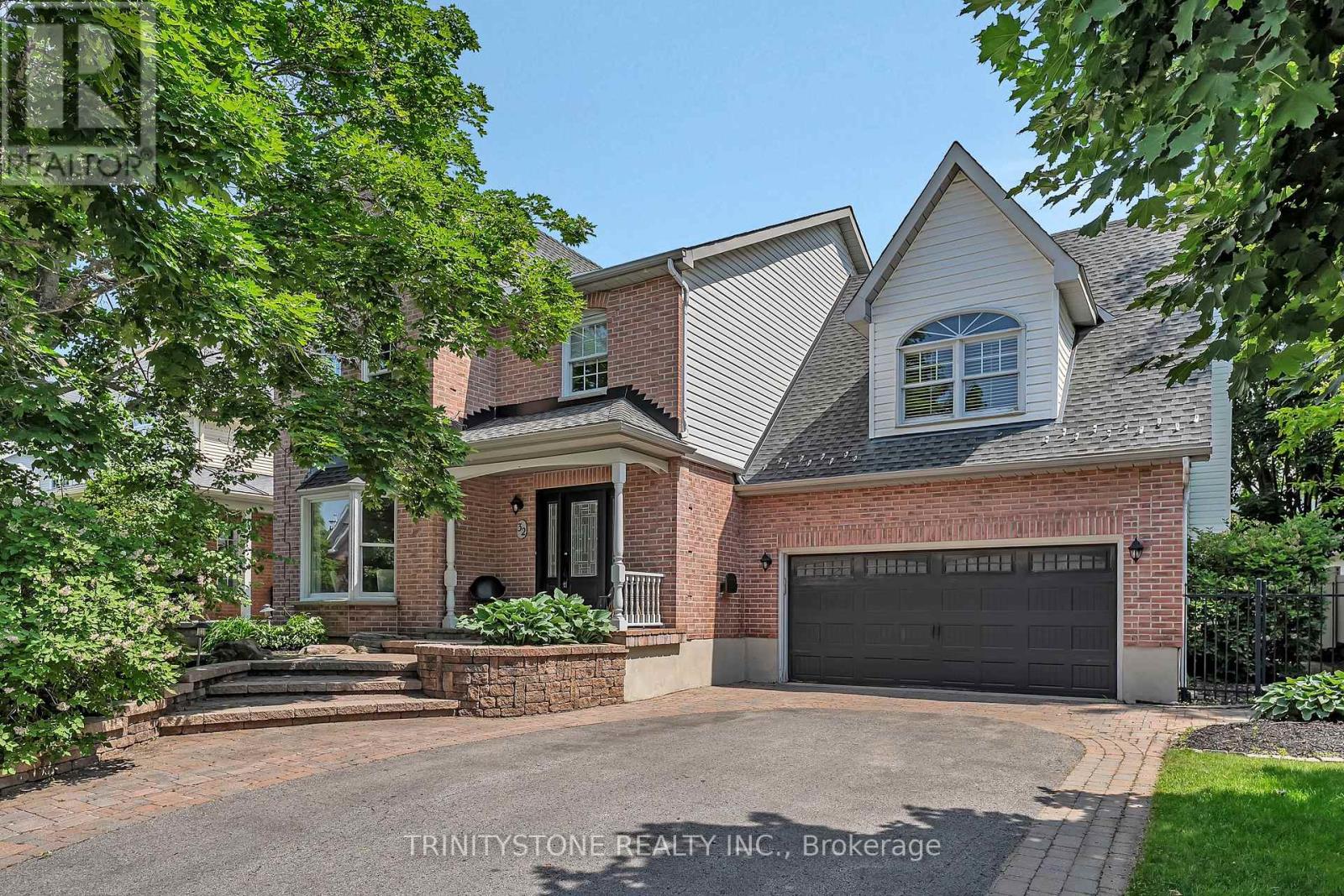 32 KYLE AVENUE, Ottawa, Ontario