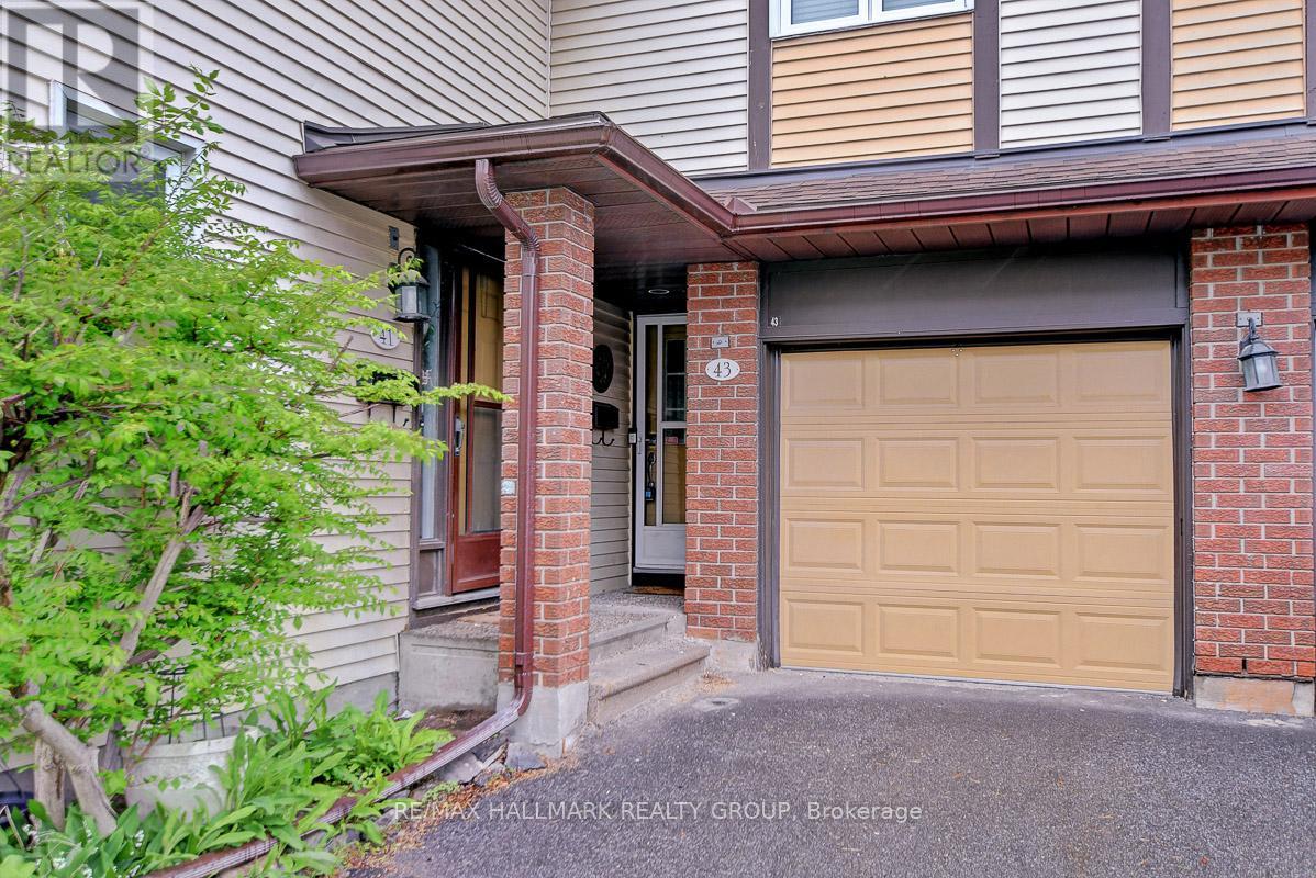 51 - 43 HAXBY PRIVATE, Ottawa, Ontario