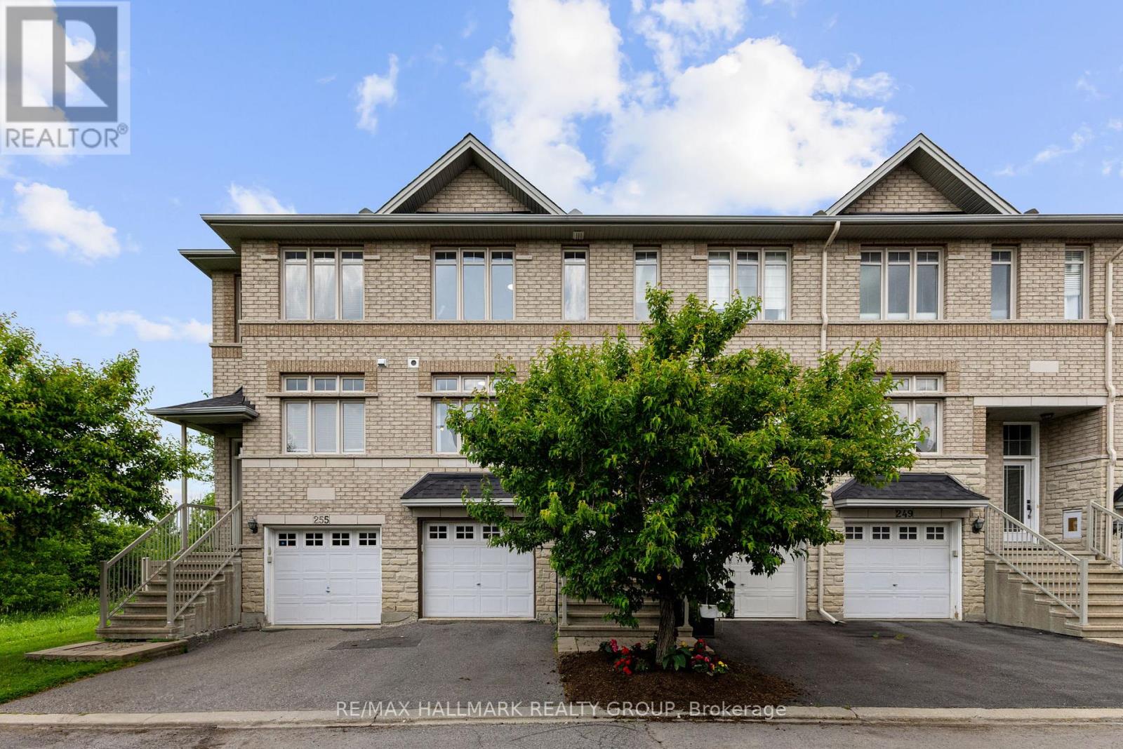 253 STROGET PRIVATE, Ottawa, Ontario