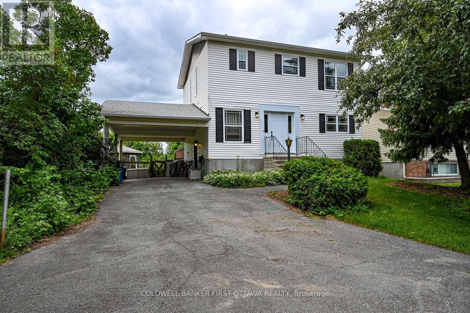 22 POOLE CREEK CRESCENT, Ottawa, Ontario