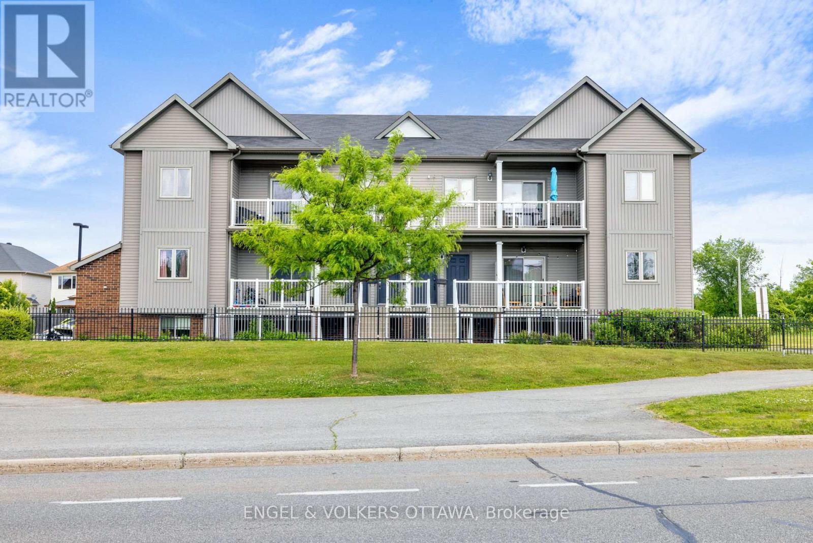 4 - 44 STERNES PRIVATE, Ottawa, Ontario
