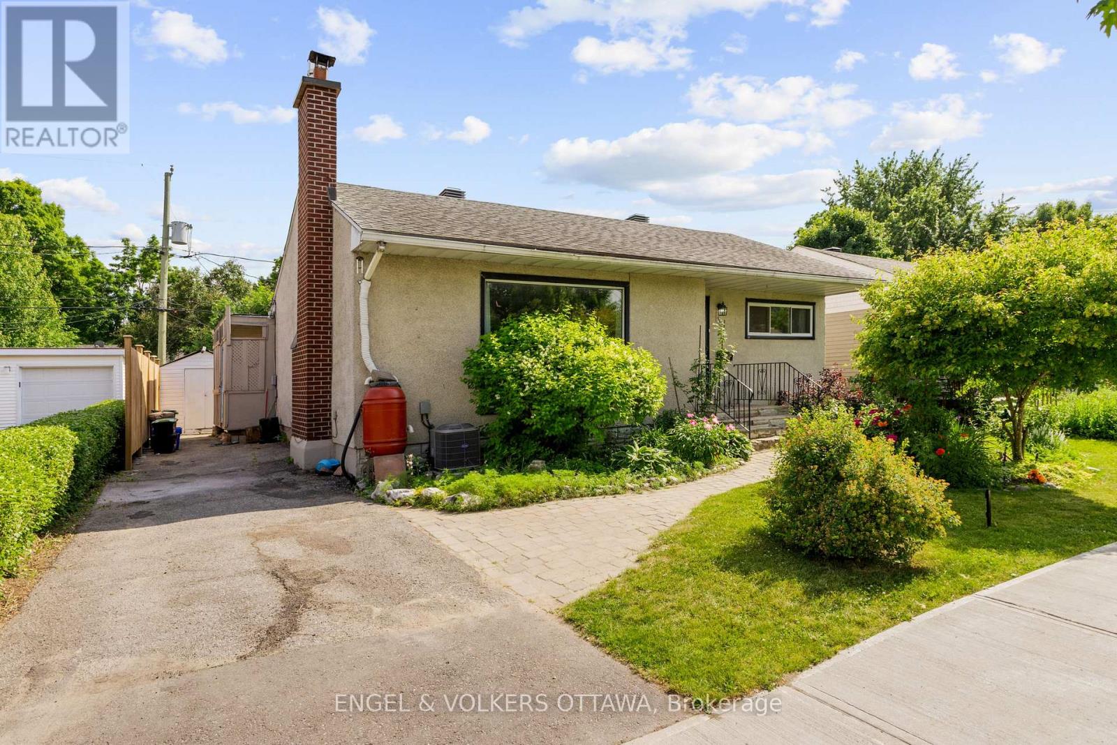 960 CHAPMAN BOULEVARD, Ottawa, Ontario