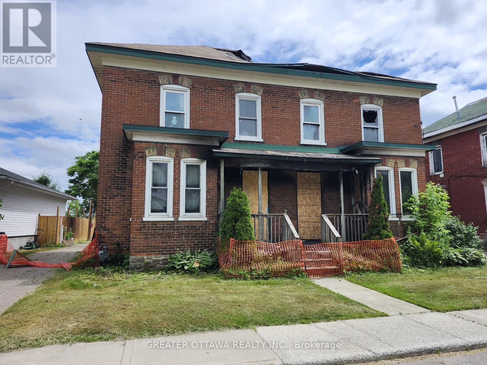 19-21 LANARK STREET S, Smiths Falls, Ontario