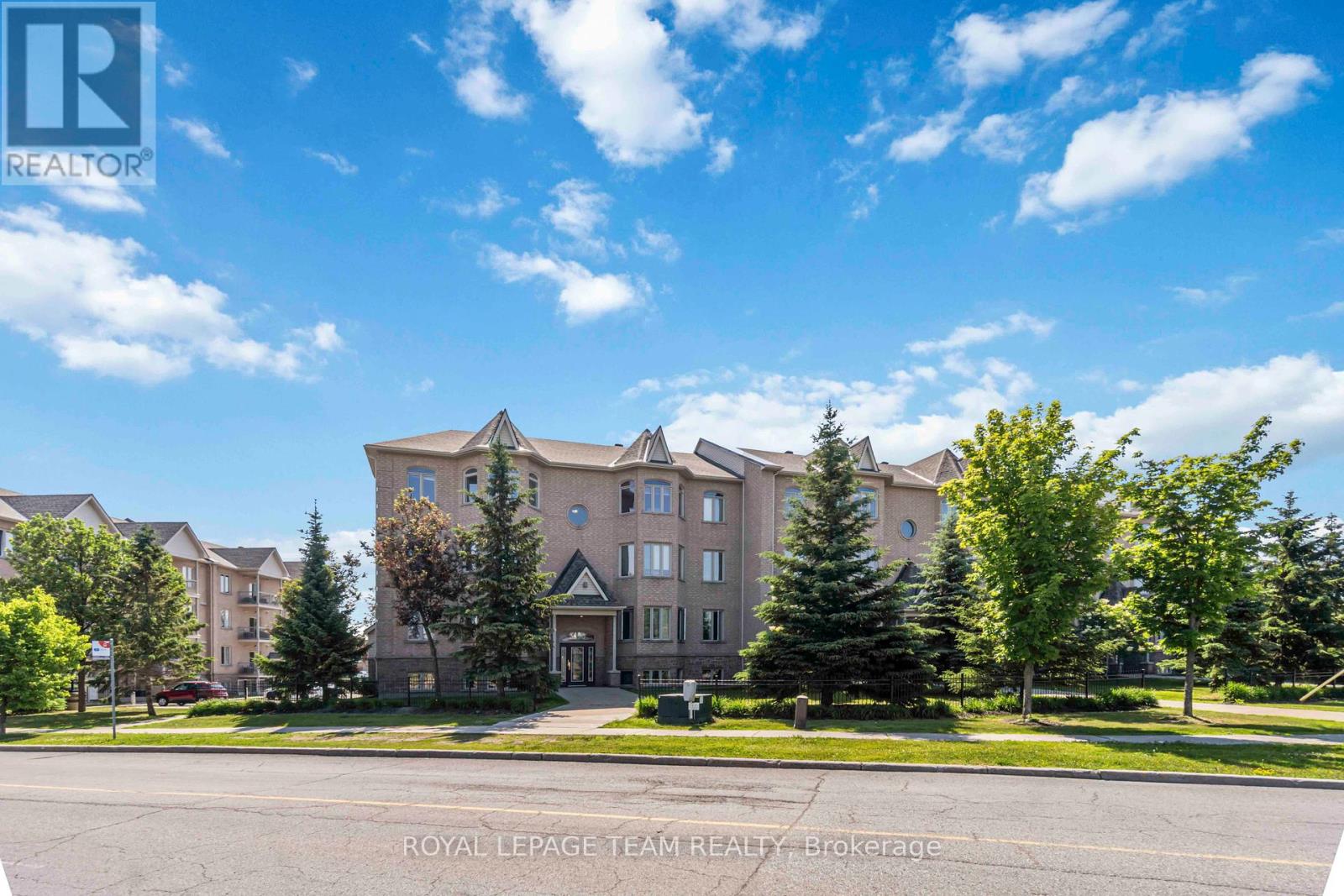 4 - 2090 VALIN STREET, Ottawa, Ontario