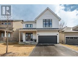 541 PAAKANAAK AVENUE, Ottawa, Ontario