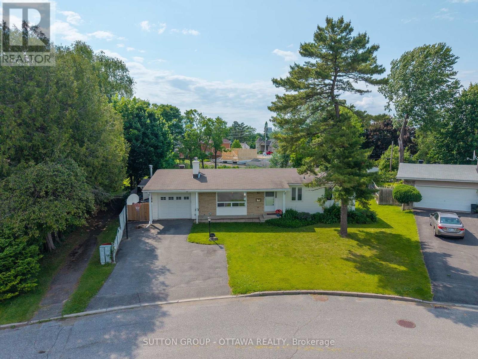 19 DONLAND AVENUE, Ottawa, Ontario